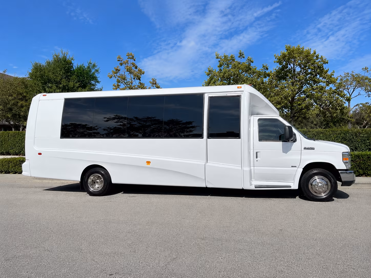 corporate airport transfer buses between coon rapids and msp