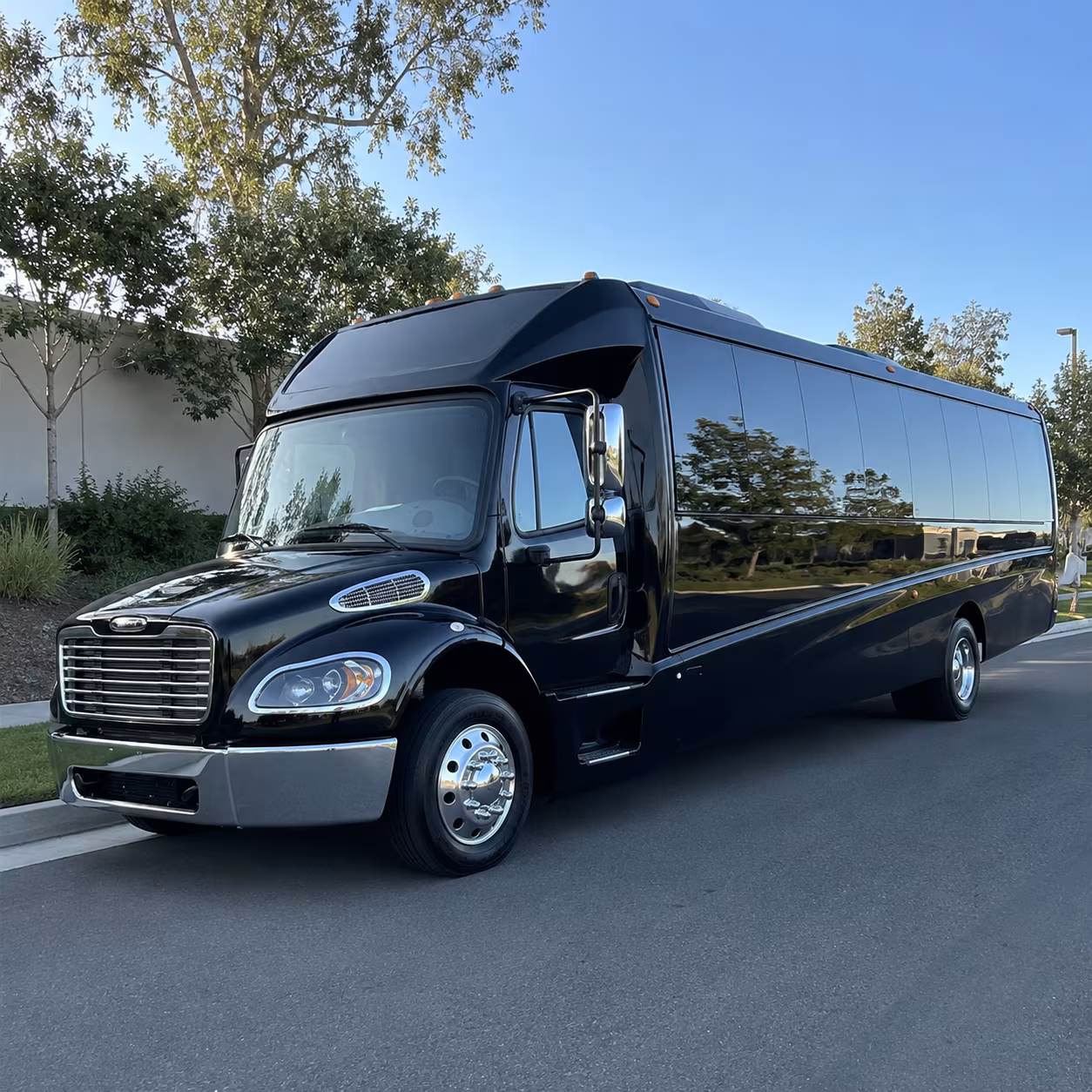 minibus rentals for corporate events and off site meetings near coon rapids